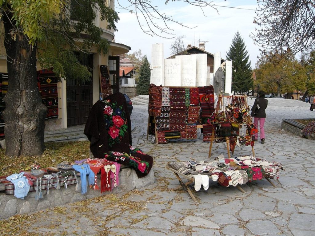 Сергия с традиционни български дрехи на Панаира на занаятите в Банско